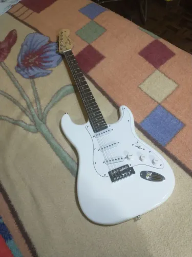 Stratocaster Branca