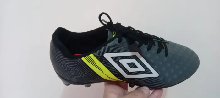 Chuteira original umbro de campo