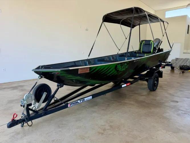 Barco MG Nautica Comet 5,5 Metros + Motor 30Hp + Carreta