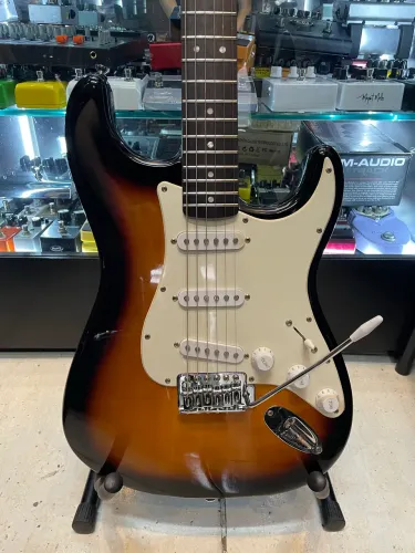 Guitarra Fender Squier Bullet Strat