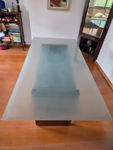 Mesa de jantar com tampo de vidro