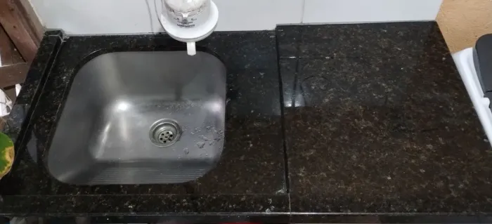 Tanque Tramontina inox com bancada de granito 