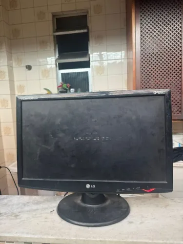 LG Flatron W2043S (20? widescreen, 1600×900, VGA)