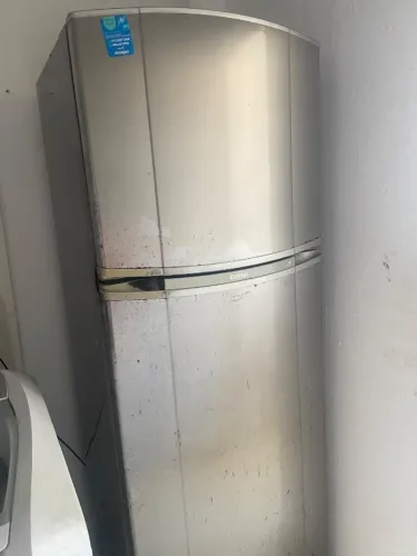 Geladeira Consul 450 L funcionando perfeitamente