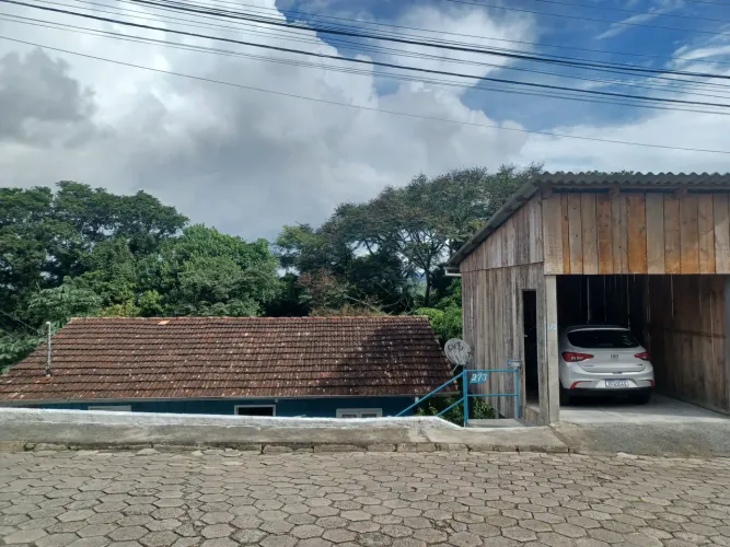 Terreno 300m² em Blumenau | Ótima localização, rua pavimentada e área verde