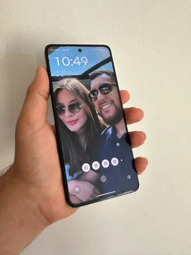 Vendo Moto G86 5G 256GB - Cor Grafite (Seminovo - 1 mês de uso na garantia)
