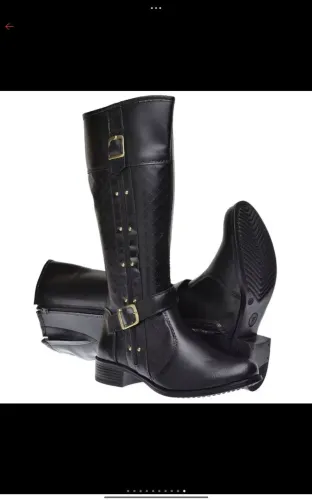 Vendo bota preta, estilo montaria, Tamanho 39. Nova, usada apenas algumas vezes.