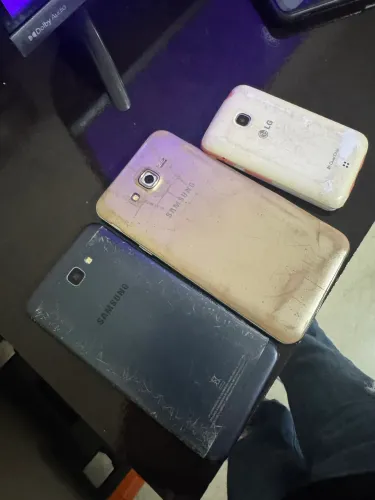 Vendo 3 aparelhos pra quem queira arrumar
