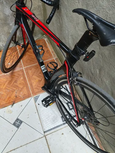 Vendo ou troco bike speed Black Orange toda em carbono roda em carbono com marchas