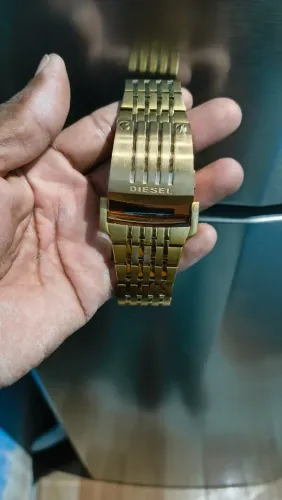 Vendo relógio diesel Robocop relógio tava funcionando mas parou