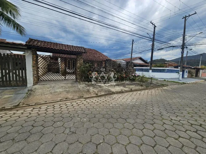 Casa com 5 dormitórios e piscina à Venda, Martim de Sá , Caraguatatuba, SP