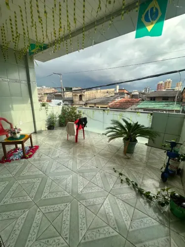 CASA DE DOIS PAVIMENTOS NA PEDREIRA