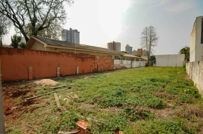 Terreno amplo à venda no Centro de Foz do Iguaçu - Avenida Brasil