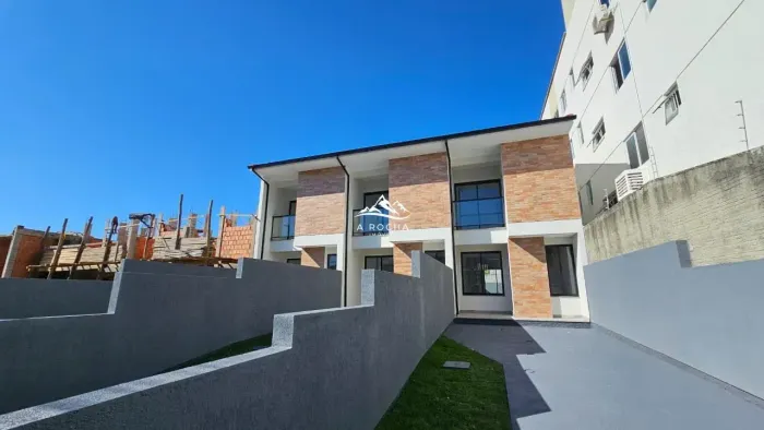 SOBRADO NOVO COM 02 SUÍTES, SACADA, QUINTAL NOS FUNDOS. AREIAS - SÃO JOSÉ