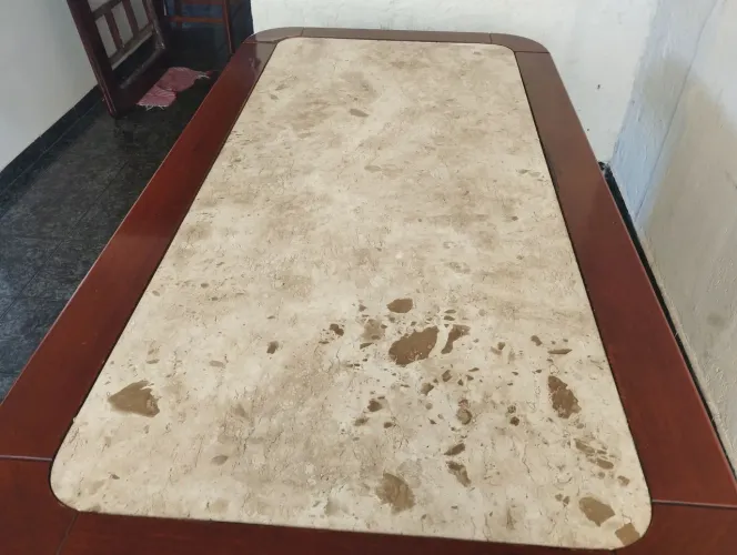 Mesa de jantar com 04 cadeiras 