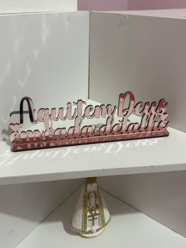 Vendo placa de acrilico rosa gold