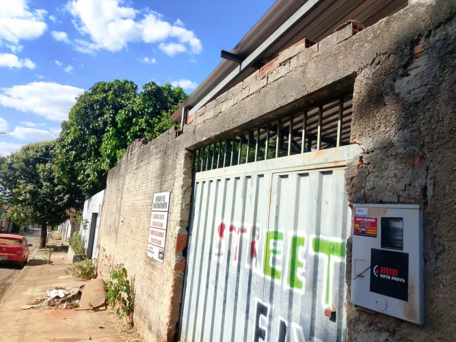 Alugo galpão no estrela Dalva Goiânia próximo ao PSF 240 MT de área coberta e 200 MT abert
