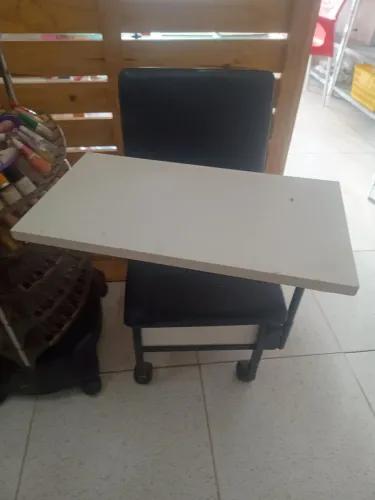 Cadeira de manicure 250,00