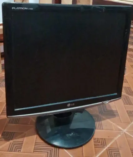 Monitor LG Flatron 17 Polegadas Perfeito para Escritório e Home Office