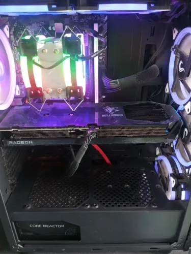 Placa de Vídeo RX9060XT Muito nova, triplo Fan