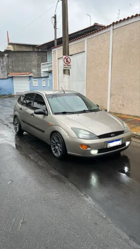 Ford Focus 1.8 16V 5P 2003