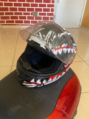 Capacete usado