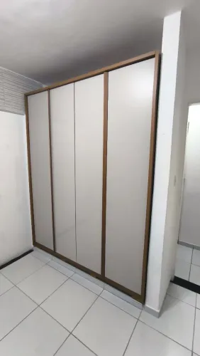 Guarda-Roupas 4 portas