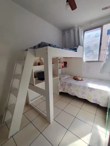 Cama infantil com escrivaninha