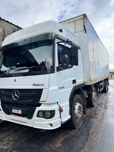 Mercedes-Benz Atego 2430 Bitruck 2015/2016 - Baú 9,50m - Automático