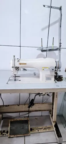 Maquina de costura industrial Singer. 