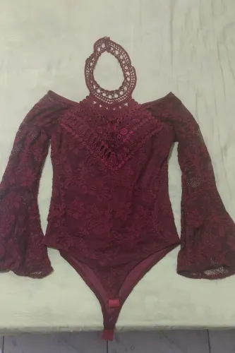Body de renda com bojo