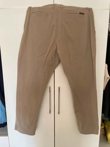 Calça Slim em Sarja