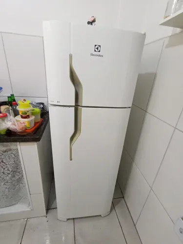 Geladeira Eletrolux 260ls