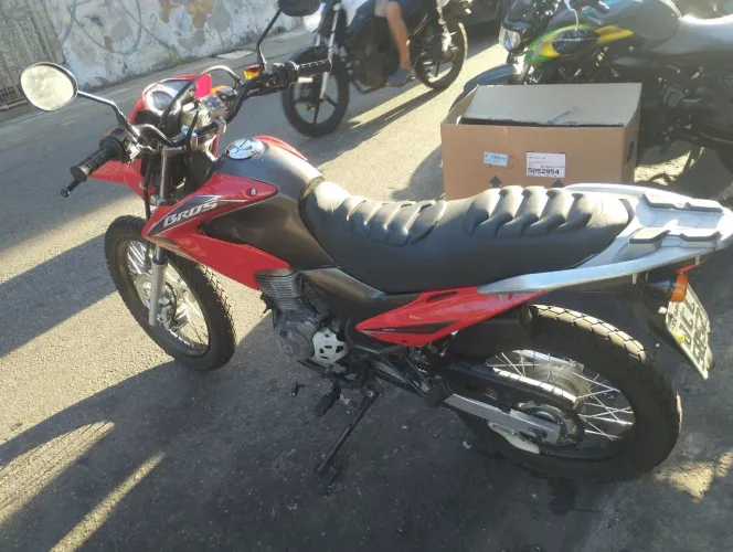 Vendo moto Bros 150 ano 2011