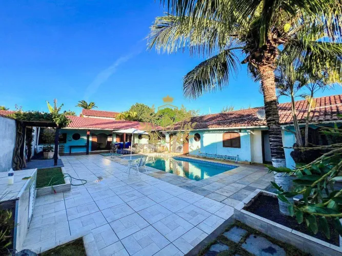 Casa à venda em Araruama/RJ (Bananeiras) | 7 quartos, 3 suítes e piscina