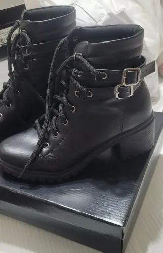 Coturno preto número 35