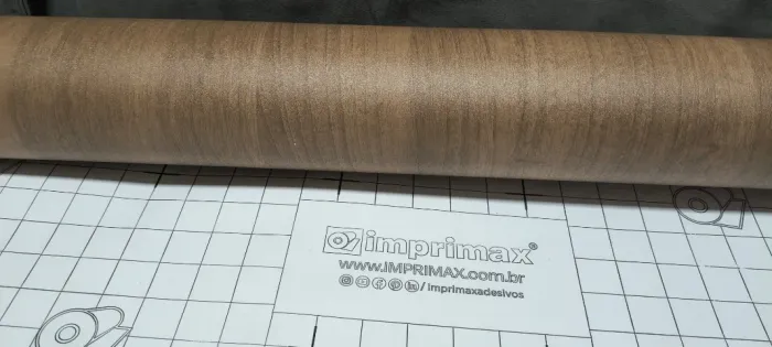 Adesivo revestimento amadeirado para móveis, portas etc... 2,20 x 1,22