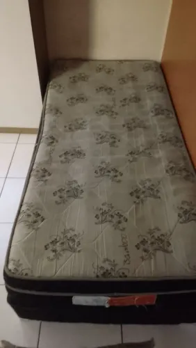 Cama solteiro com base