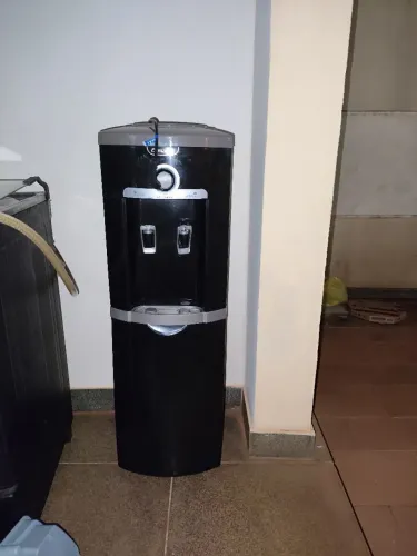 Bebedouro Esmaltec tipo Torre.