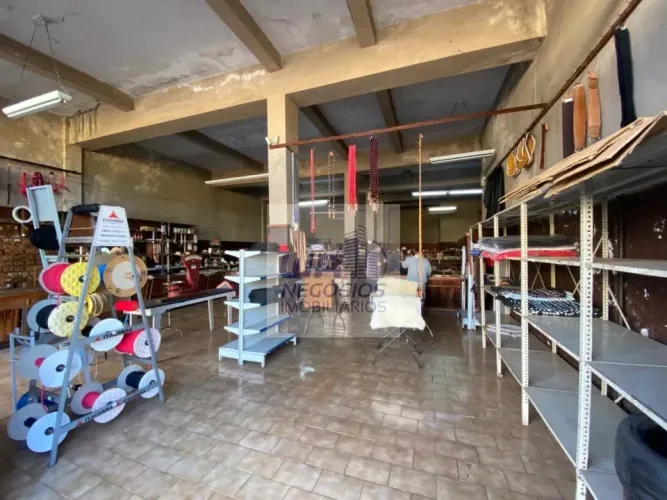 Galpão comercial em ponto privilegiado da Avenida Duque de Caxias