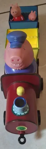 Brinquedo "Trenzinho do Vovô Pig"