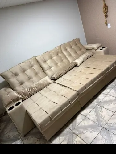 Sofá bege grande retrátil e reclinável