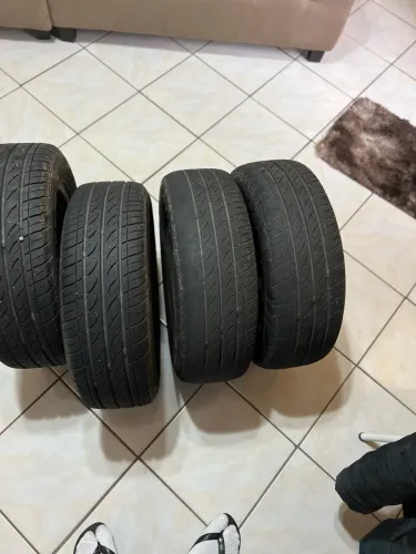 Vendo jogo de roda aro 13 , 4x100 , volwgan , peneus 60 por cento , brinde jogo de calot