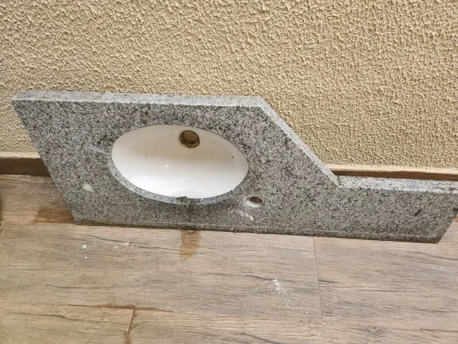 Bancada granito banheiro 