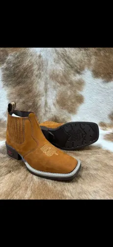 Bota botina texana masculina em couro,  elegante, confortável, costurada,  forrada 
