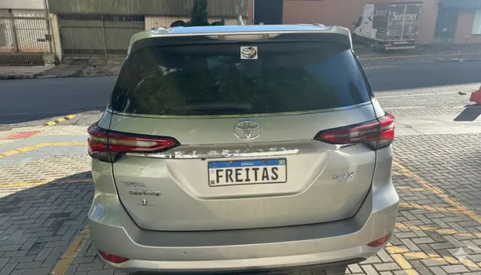 Toyota Hilux SW4 SRX 4X4 2.8 TDI 16V Dies. Aut. 2021