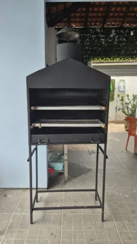 Churrasqueira pra espetinho - Nova e funcionando perfeitamente