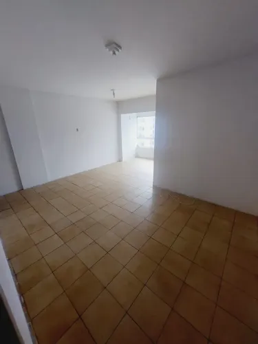Vende Apartamento 03 Quartos próx. ao Shopping Recife