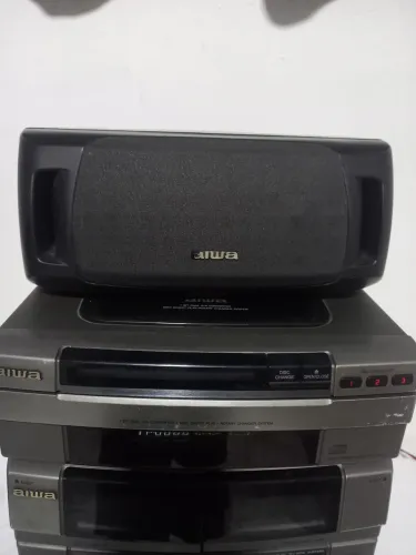 UMA CAIXA CENTRAL AIWA SX-C300 POTÊNCIA 30W IMPEDÂNCIA 8 OHMS