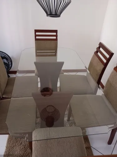 Mesa de jantar (vidro) com 6 cadeiras 